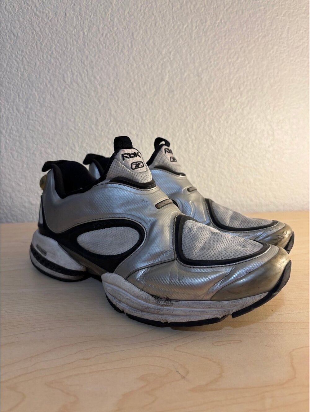 VTG Reebok Pump 2.0 Running Shoes Men’s 8 White and silver RARE